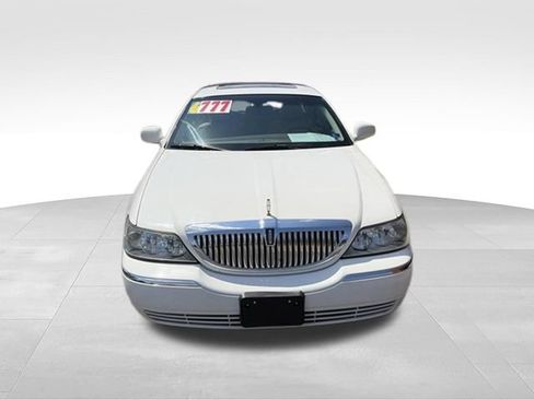 Used 2004 Lincoln Town Car Ultimate RWD image 37