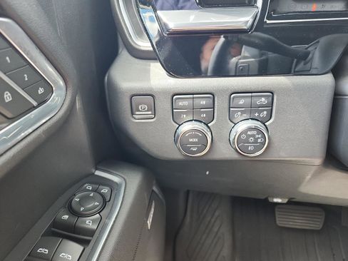Used 2022 GMC Sierra 1500 SLT AWD/4WD image 24