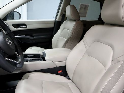 Used 2024 Nissan Pathfinder SL image 26
