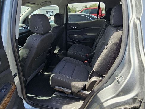 Used 2023 GMC Acadia SLE w/ Driver Convenience Package image 10