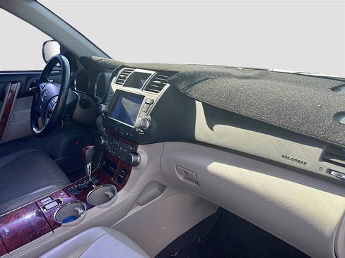 Used 2012 Toyota Highlander Limited w/ Tow Pkg image 26