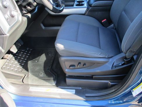 Used 2018 Chevrolet Silverado 1500 LT w/ All Star Edition image 30