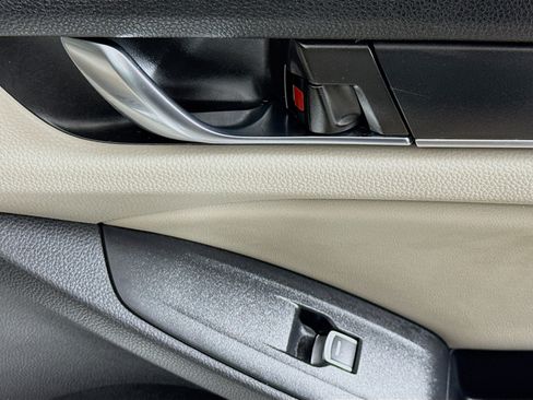 Used 2020 Honda Accord LX image 29