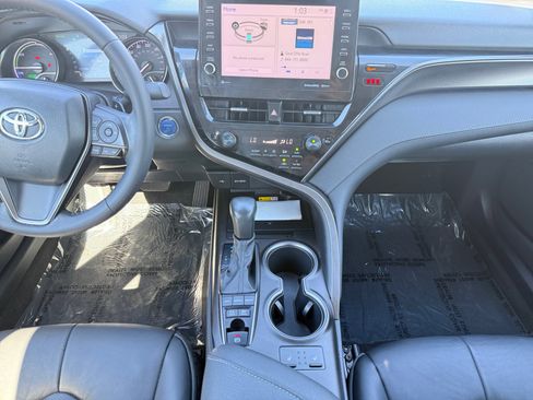 Used 2022 Toyota Camry XSE image 11