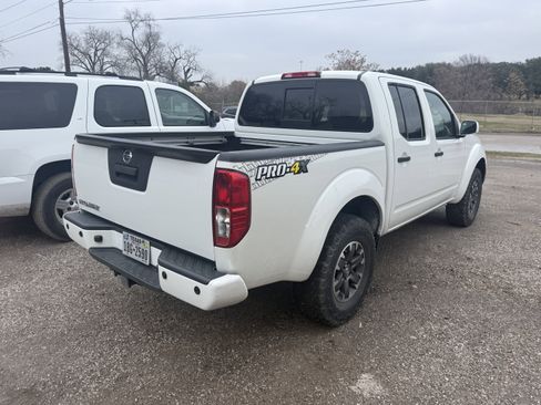 Used 2019 Nissan Frontier PRO-4X image 3
