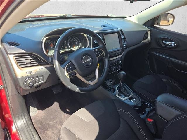 Used 2016 Jeep Cherokee Latitude w/ Comfort & Sound Group FWD image 10