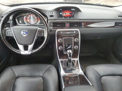 Used 2016 Volvo XC70 T5 Premier w/ Proximity Package image 11