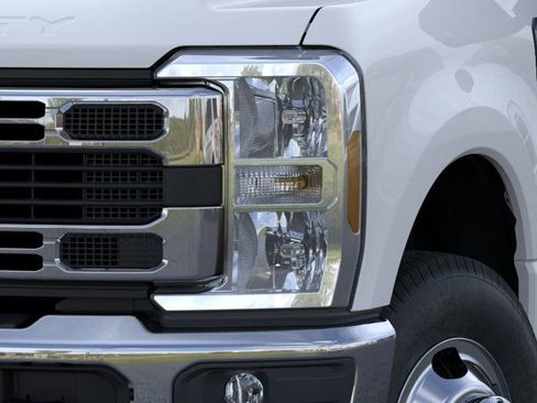 New 2026 Ford F350 XL w/ XL Chrome Package image 18