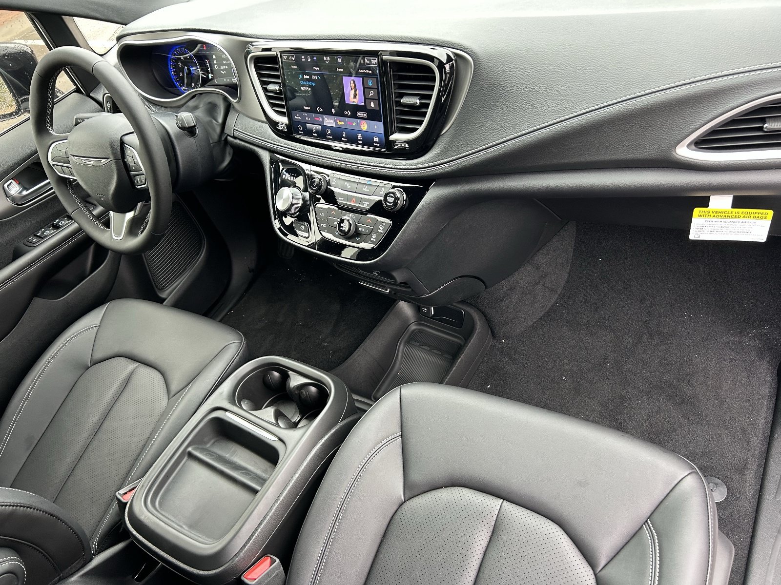 New 2027 Chrysler Pacifica Select FWD image 9