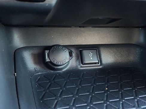 Used 2020 Toyota RAV4 XLE Premium image 21