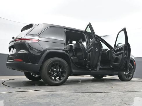 Used 2025 Jeep Grand Cherokee Altitude AWD/4WD image 70
