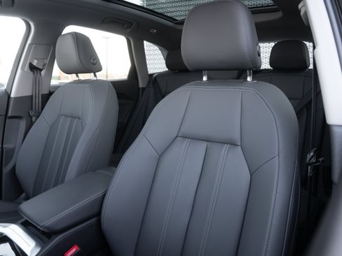 Certified 2025 Audi Q5 Premium w/ Convenience Package AWD/4WD image 23