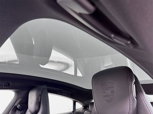 Used 2022 Porsche Taycan image 23