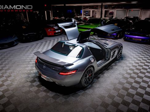 Used 2015 Mercedes-Benz SLS AMG GT Final Edition image 4