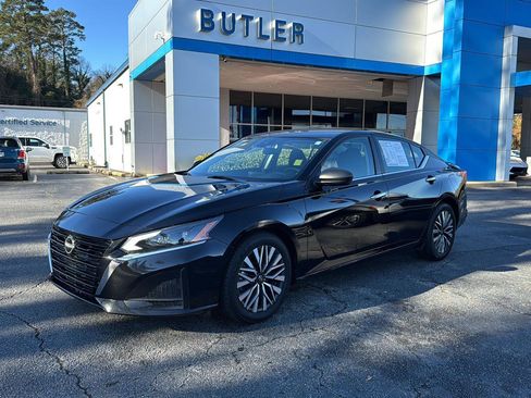 Used 2024 Nissan Altima 2.5 SV image 2