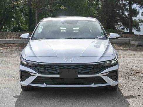 New 2026 Hyundai Elantra Limited FWD image 2