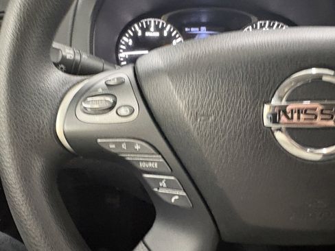 Used 2020 Nissan Pathfinder S image 31