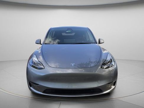 Used 2025 Tesla Model Y Long Range image 3