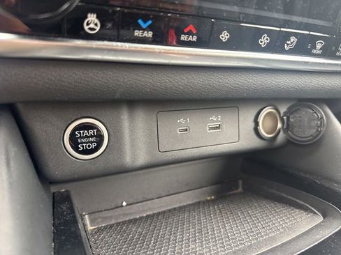 Used 2023 Nissan Rogue SL w/ SL Premium Package image 16