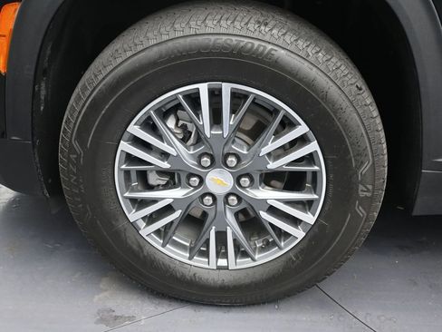 Used 2024 Chevrolet Traverse LS image 9