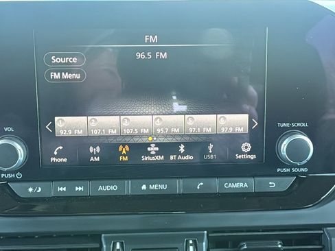 Used 2024 Nissan Pathfinder S image 24