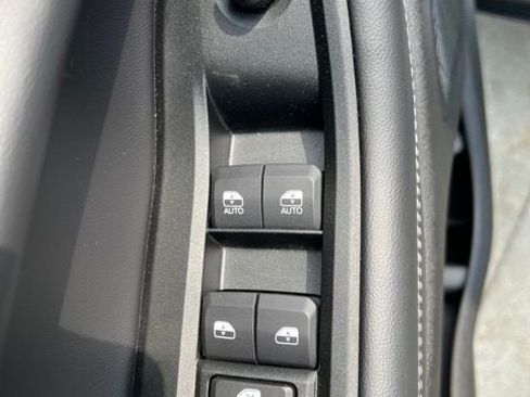 Used 2025 Jeep Grand Cherokee Altitude AWD/4WD image 19