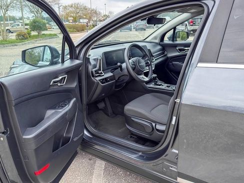 Used 2023 Kia Sportage LX image 10