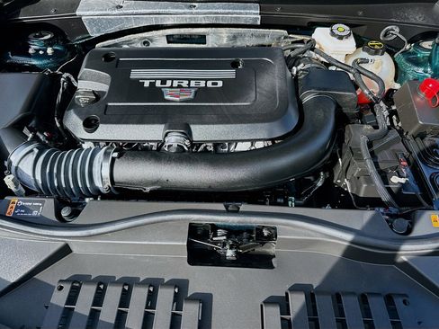 Used 2025 Cadillac XT4 Premium Luxury image 32