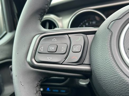 Used 2023 Jeep Wrangler Unlimited w/ Sun & Screen Package image 27