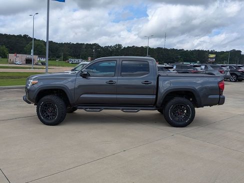 Used 2019 Toyota Tacoma TRD Off-Road w/ TRD Premium Off Road Package RWD image 2