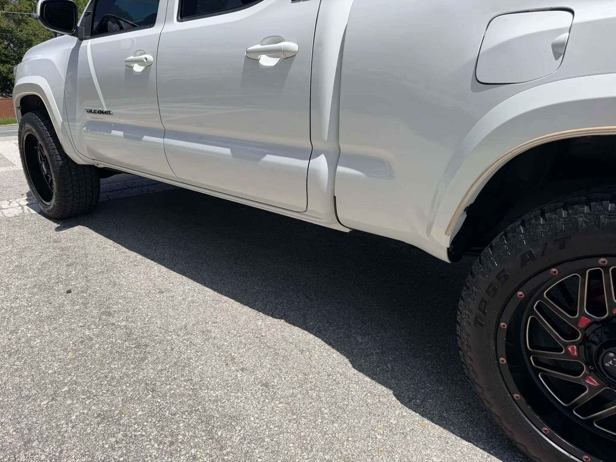 Used 2018 Toyota Tacoma SR5 AWD/4WD image 23