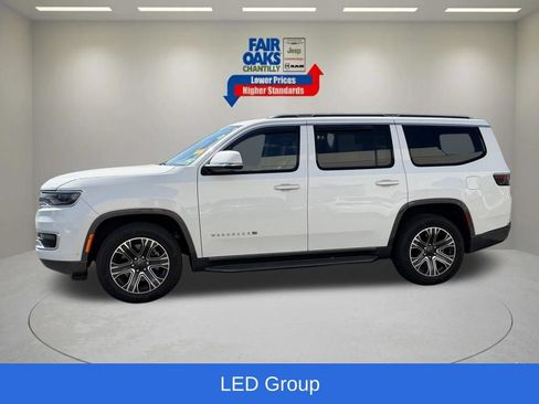 Certified 2022 Jeep Wagoneer Series III AWD/4WD image 12