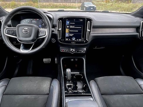 Used 2021 Volvo XC40 T5 R-Design w/ Climate Package image 15