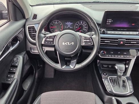 Used 2023 Kia Seltos S w/ Navigation Package FWD image 11