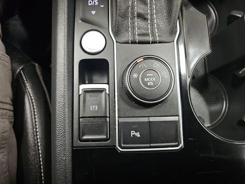 Used 2022 Volkswagen Atlas SE image 23