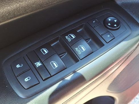 Used 2018 Jeep Grand Cherokee Altitude AWD/4WD image 19