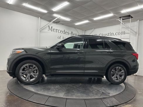 Used 2022 Ford Explorer XLT w/ Equipment Group 202A RWD image 4