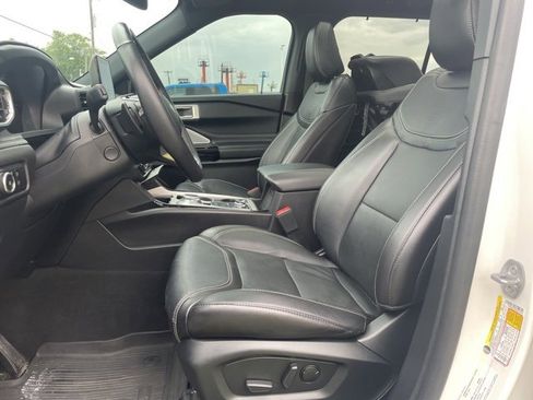 Used 2024 Ford Explorer ST w/ Technology Package image 8