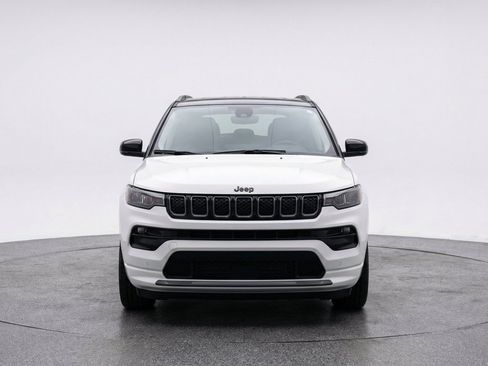 Used 2025 Jeep Compass Limited AWD/4WD image 2