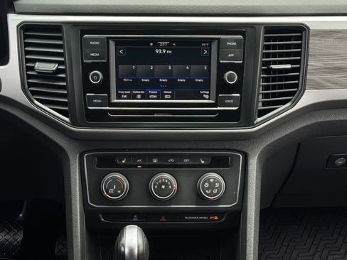 Used 2023 Volkswagen Atlas Cross Sport SE FWD image 20