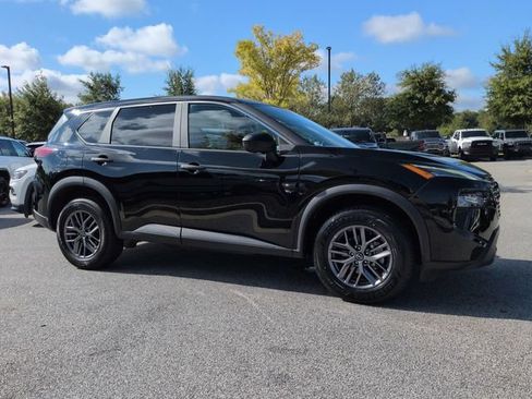 Used 2024 Nissan Rogue S AWD/4WD image 2