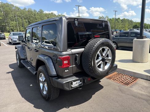 Used 2022 Jeep Wrangler Unlimited Sahara w/ LED Lighting Group AWD/4WD image 16