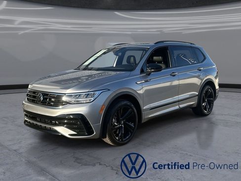 Certified 2024 Volkswagen Tiguan SE R-Line image 1