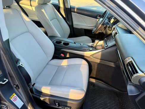 Used 2016 Lexus IS 300 AWD image 17