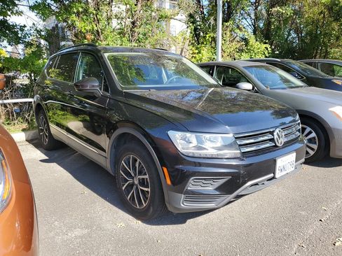 Used 2021 Volkswagen Tiguan SE w/ Panoramic Sunroof Package FWD image 21