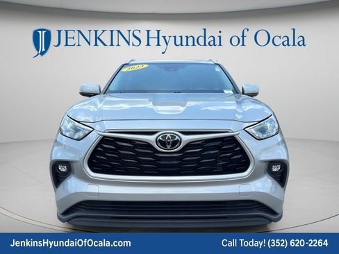 Used 2023 Toyota Highlander XLE FWD image 8