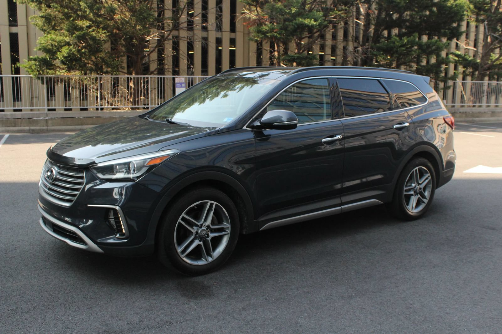 Used 2017 Hyundai Santa Fe Limited AWD/4WD image 12