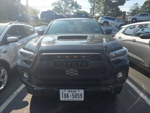 Used 2023 Toyota Tacoma TRD Sport w/ Technology Package RWD image 2