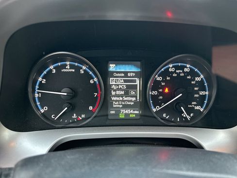 Used 2017 Toyota RAV4 XLE w/ Plus Extra Value Package AWD/4WD image 14