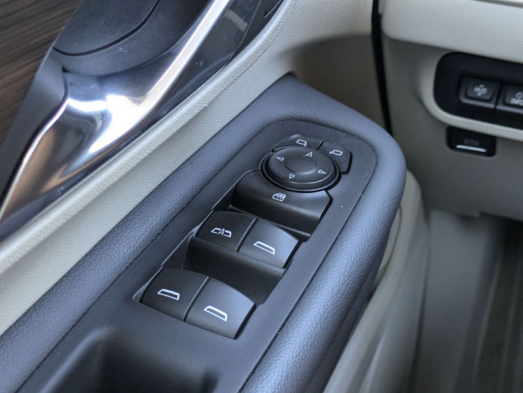 Used 2024 GMC Terrain Denali AWD/4WD image 25